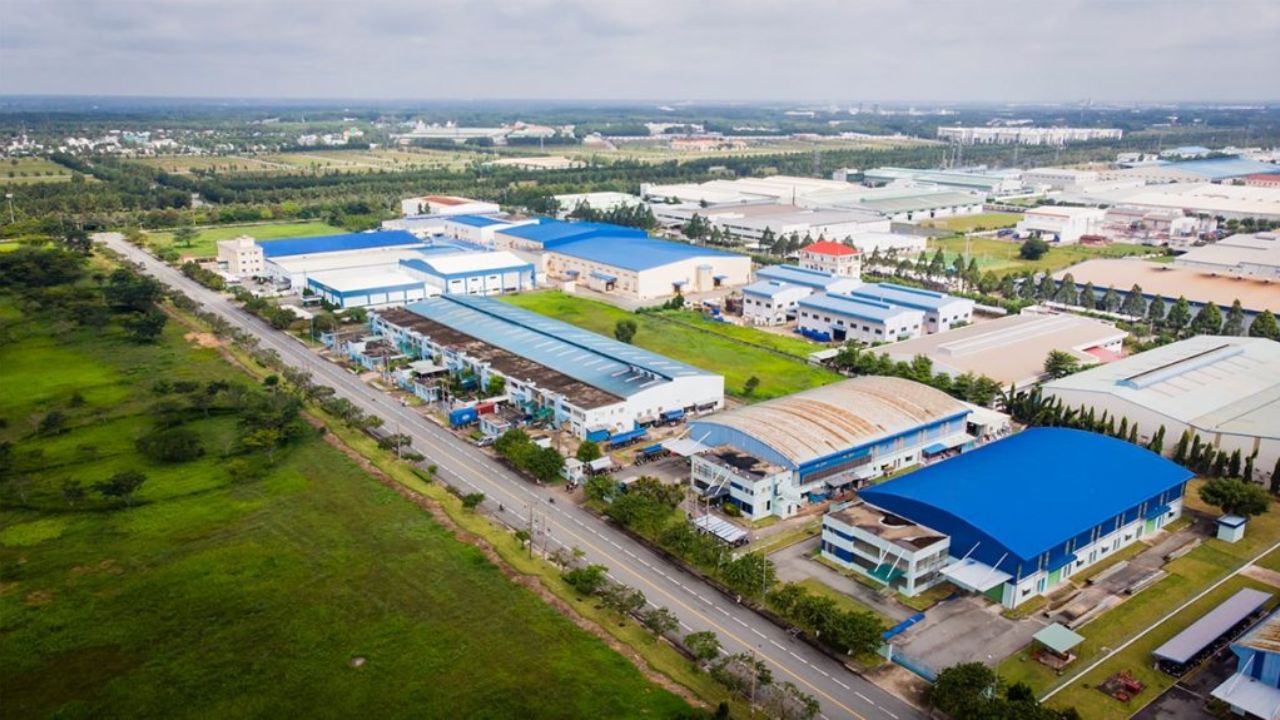Khu Công Nghiệp Thủy Nguyên: VSIP & Nam Cầu Kiền 2026 2 Một trong các nhà máy FDI hoạt động tại VSIP Hải Phòng — khu công nghiệp thu hút các ngành điện tử, cơ khí chính xác, dược phẩm từ Nhật Bản, Đài Loan, Hàn Quốc.