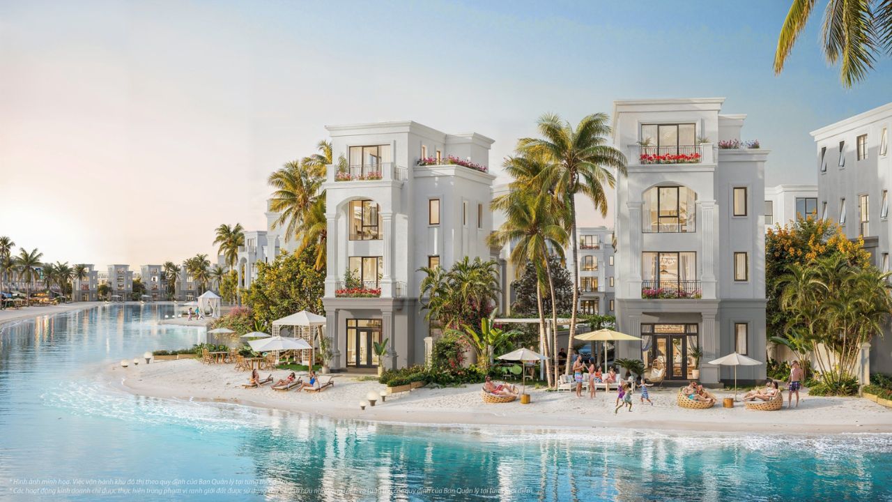 Phân khu biệt thự Quý Tộc sang trọng tại Vinhomes Royal Island Vũ Yên với dòng sông xanh uốn lượn sau nhà, bãi cát trắng mịn trải dài và hồ bơi ngoài trời riêng biệt.